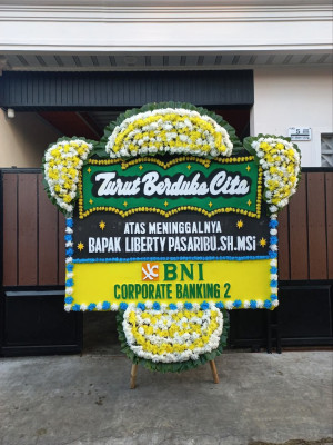 Papan Bunga Duka di Warung Jaud